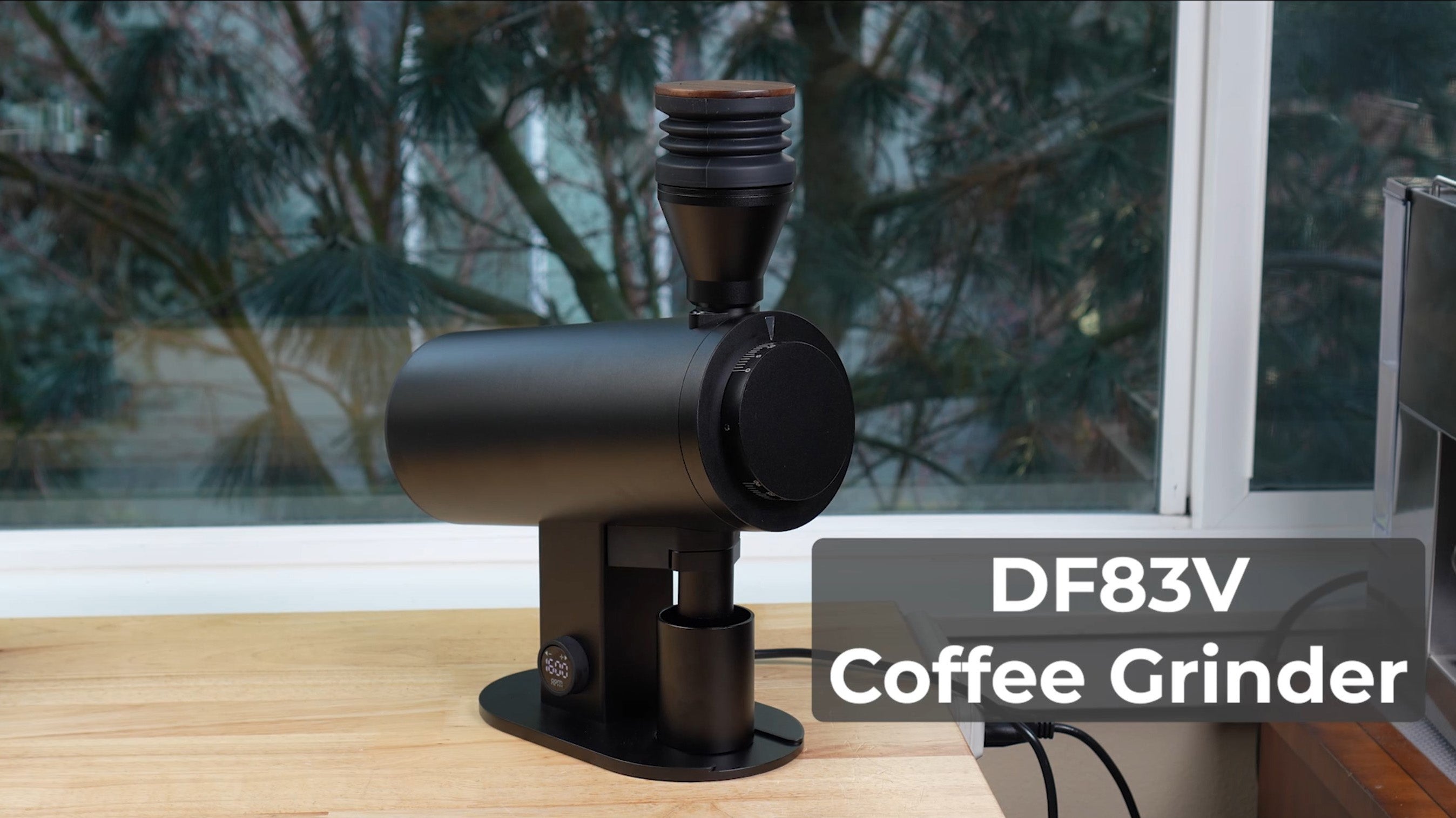 Load video: MiiCoffee DF83V Variable Speed Single Dose Coffee Grinder